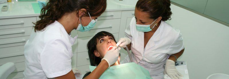 Odontòlegs i implantòlegs a Barcelona | Clínica Ministr
