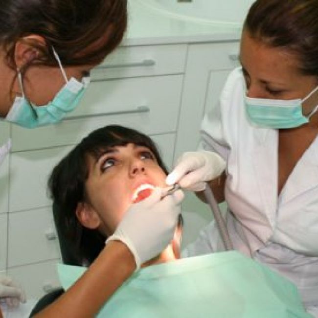 Odontólogos e implantólogos en Barcelona | Clínica Ministral
